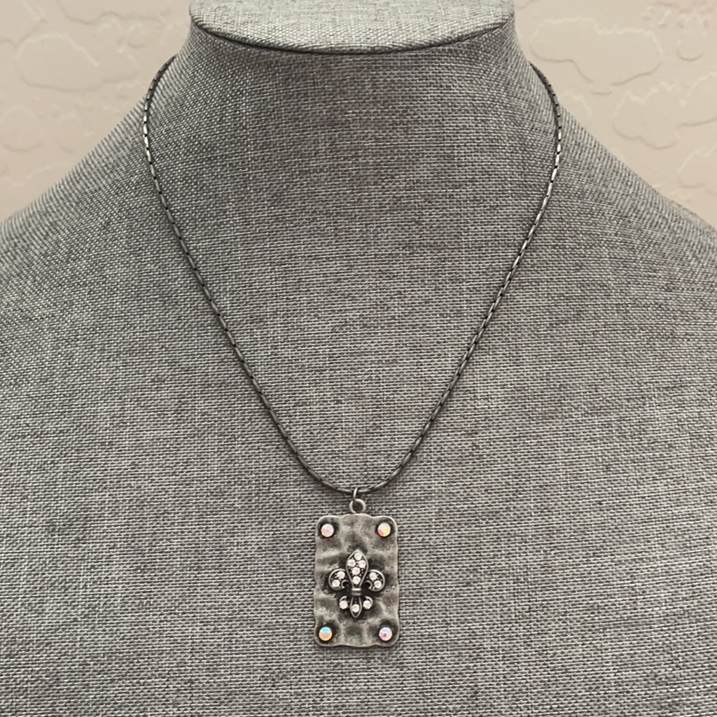 Nwt Fancy Crystal Fleurdelis Dog Tag Necklace